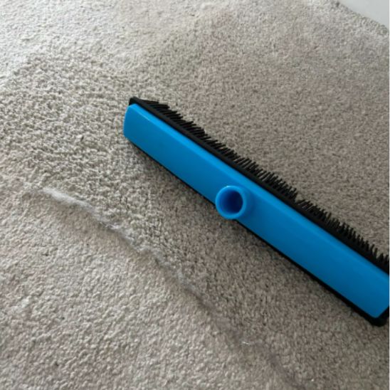 Balai-brosse-magique-puissant-pour-un-menage-reussit