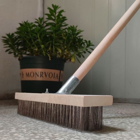 Balais-brosse-metallique-indispensable-pour-la-proprete-de-votre-maison
